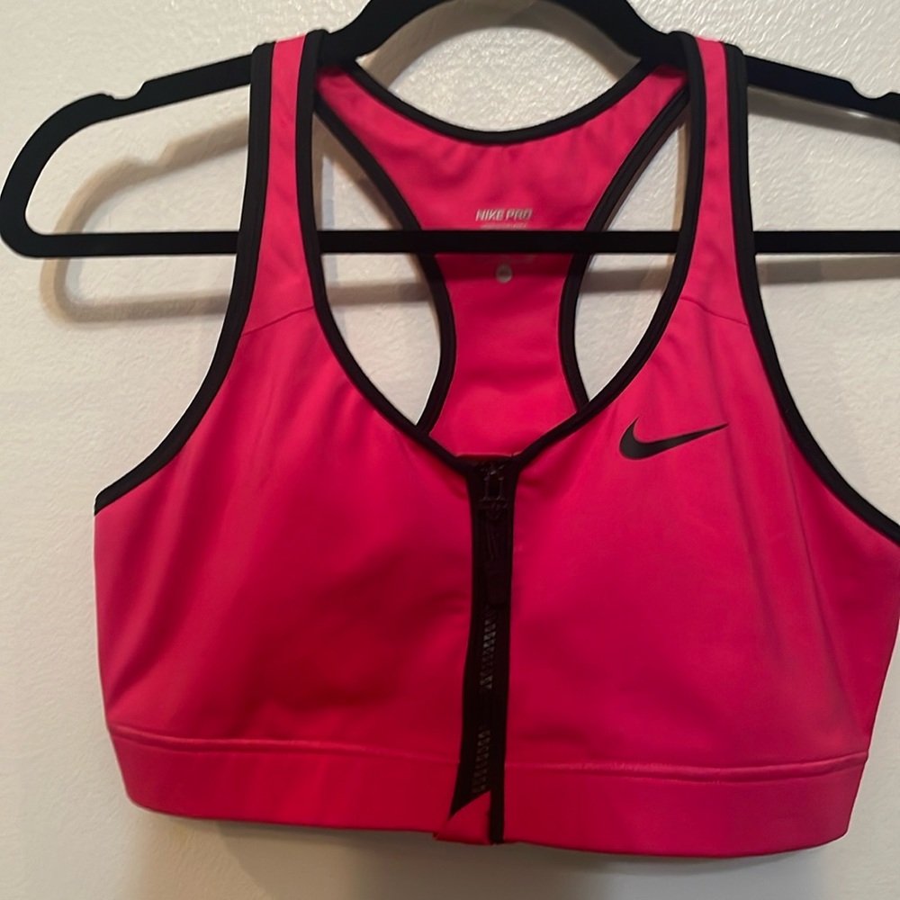 EUC. NIKE PRO front zip sports bra. No padding. Size XL. Color pink/ black